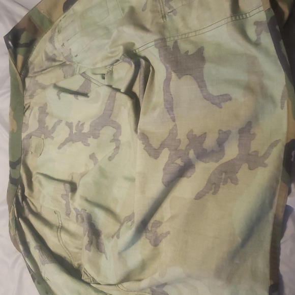 Authentic Army Button Up - Picture 5 of 5